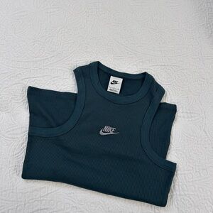 Nike Tee | Small
